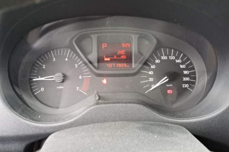Used Citroen Elysee 2014 1.6L Automatic Fashion Model Odometer Close Up