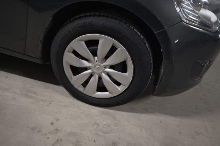 Used Citroen Elysee 2014 1.6L Manual Fashion Edition Right Front Wheel Hub