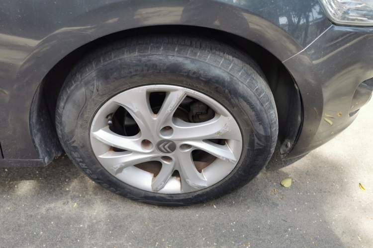 Used Citroen Elysee 2014 WTCC Commemorative Edition 1.6L Automatic Fashion Model Right Front Wheel Hub