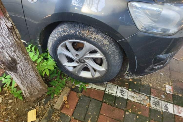 Used Citroen Elysee 2014 1.6L Manual Comfort Model Right Front Wheel Hub