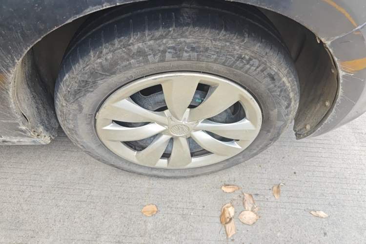 Used Citroen Elysee 2014 1.6L Manual Fashion Model CNG Right Front Wheel Hub