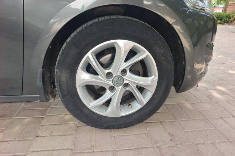 Used Citroen Elysee 2014 1.6L Manual Fashion Edition Right Front Wheel Hub