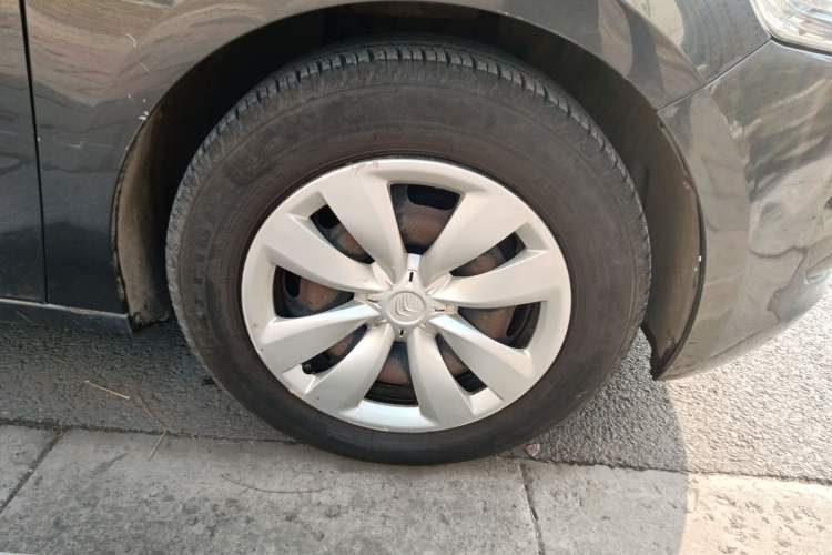 Used Citroen Elysee 2014 1.6L Manual Fashion Edition Right Front Wheel Hub