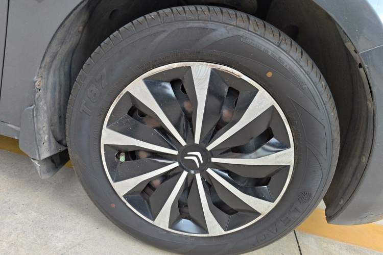 Used Citroen Elysee 2014 1.6L Manual Fashion Model with Sunroof CNG Version Right Front Wheel Hub