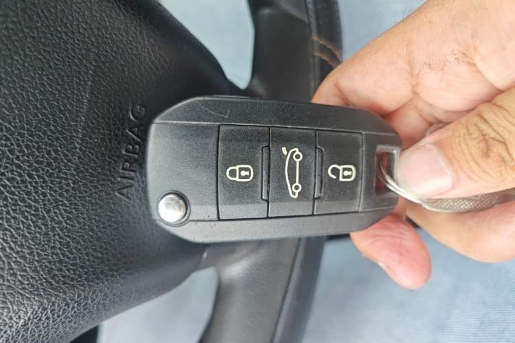 Used Citroen Elysee 2014 1.6L Manual Fashion Model CNG Vehicle Key