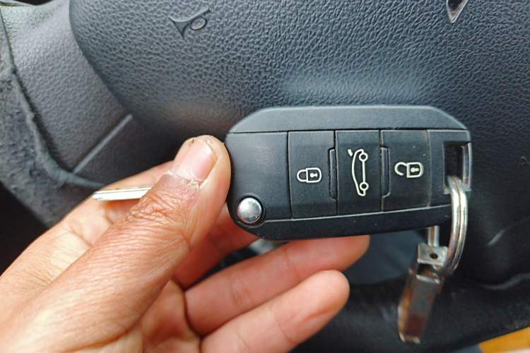 Used Citroen Elysee 2014 1.6L Manual Fashion Edition Vehicle Key