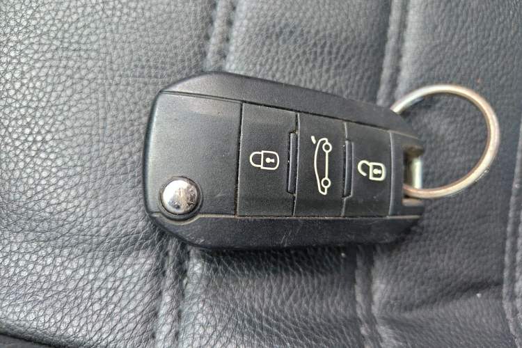 Used Citroen Elysee 2014 1.6L Manual Fashion Model with Sunroof CNG Version Vehicle Key