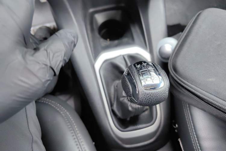 Used Citroen Elysee 2014 1.6L Manual Fashion Edition Gear Lever