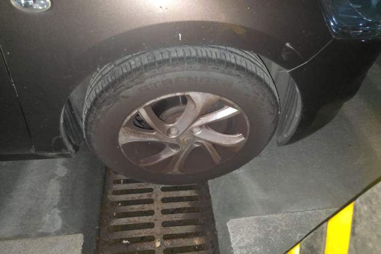 Used Citroen Elysee 2014 1.6L Automatic Fashion Model Right Front Wheel Hub