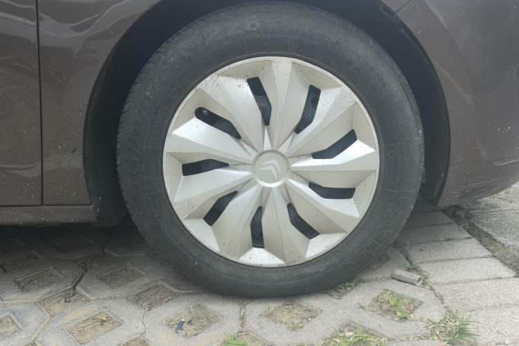 Used Citroen Elysee 2014 1.6L Automatic Fashion Model Right Front Wheel Hub