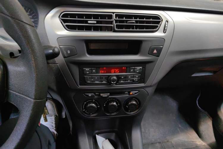 Used Citroen Elysee 2014 1.6L Manual Fashion Model CNG Audio And AC Panel