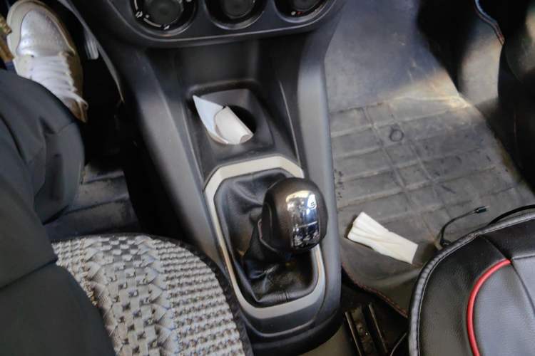 Used Citroen Elysee 2014 1.6L Manual Fashion Model CNG Gear Lever