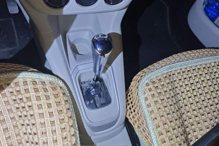 Used Citroen Elysee 2014 1.6L Automatic Comfort Model Gear Lever
