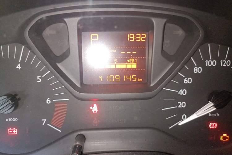 Used Citroen Elysee 2014 1.6L Automatic Fashion Model Odometer Close Up