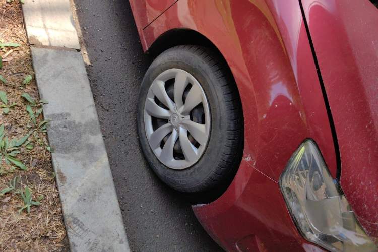 Used Citroen Elysee 2014 1.6L Manual Fashion Model CNG Right Front Wheel Hub