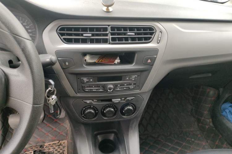 Used Citroen Elysee 2014 1.6L Manual Fashion Model CNG Audio And AC Panel
