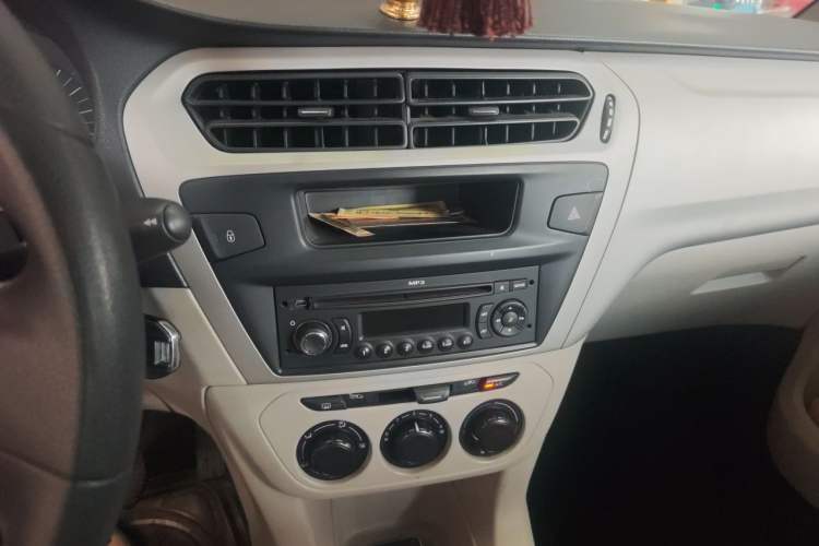 Used Citroen Elysee 2014 1.6L Manual Fashion Edition Audio And AC Panel
