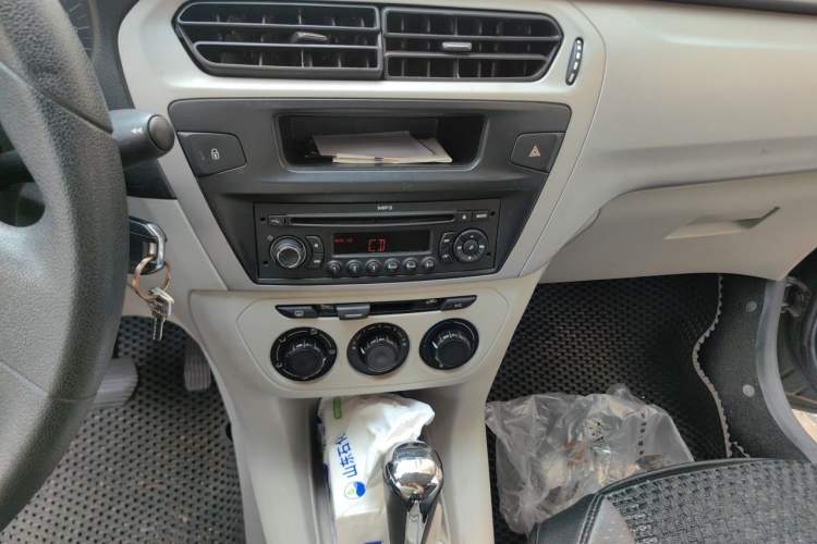 Used Citroen Elysee 2014 1.6L Automatic Fashion Model Audio And AC Panel