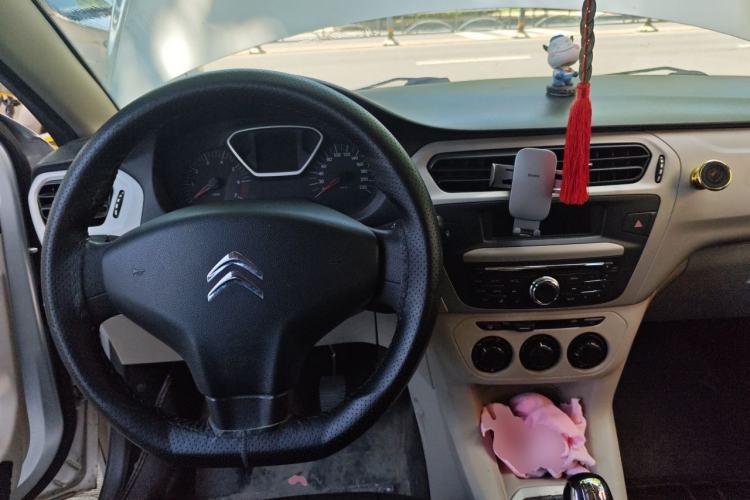Used Citroen Elysee 2014 1.6L Manual Comfort Model Center Console