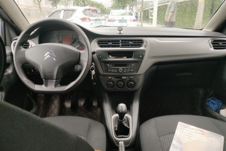 Used Citroen Elysee 2014 1.6L Manual Fashion Model CNG Center Console