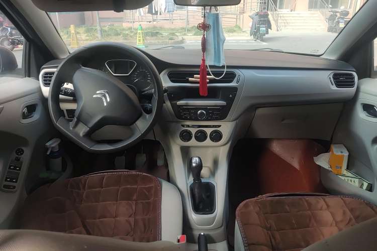 Used Citroen Elysee 2014 1.6L Manual Comfort Model Center Console