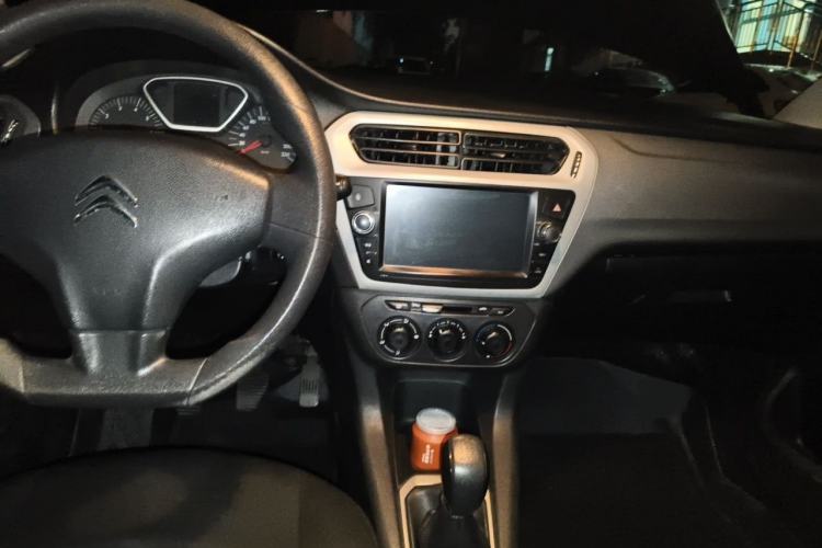 Used Citroen Elysee 2014 1.6L Manual Comfort Model Center Console