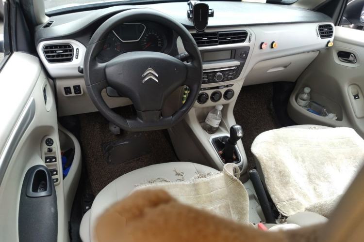Used Citroen Elysee 2014 1.6L Manual Comfort Model Center Console