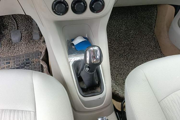 Used Citroen Elysee 2014 1.6L Manual Fashion Edition Gear Lever