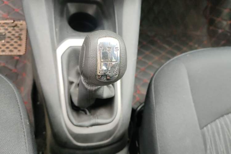 Used Citroen Elysee 2014 1.6L Manual Fashion Model CNG Gear Lever