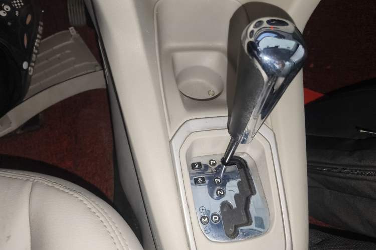 Used Citroen Elysee 2014 1.6L Automatic Fashion Model Gear Lever