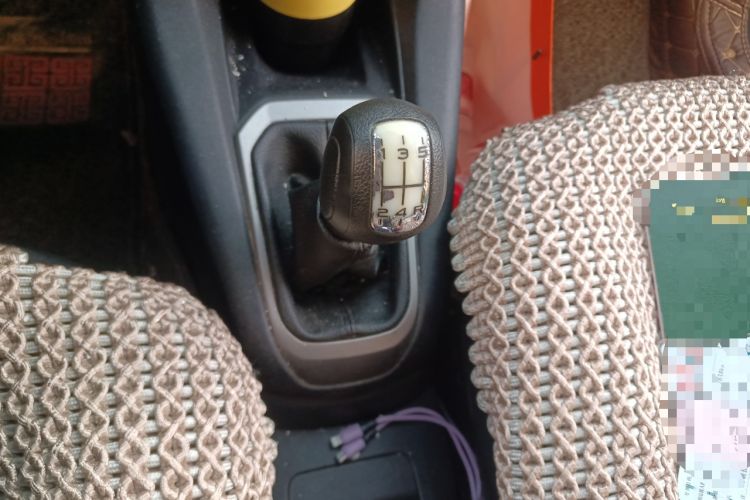 Used Citroen Elysee 2014 1.6L Manual Fashion Model CNG Gear Lever