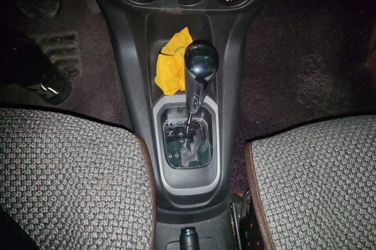 Used Citroen Elysee 2014 1.6L Automatic Comfort Model Gear Lever