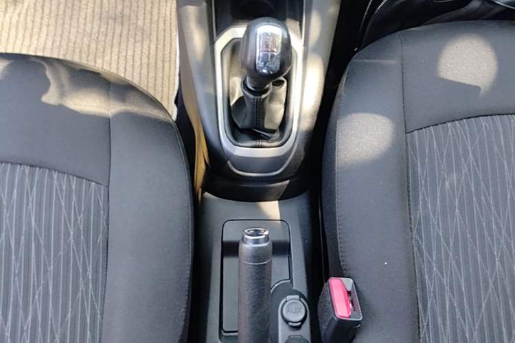 Used Citroen Elysee 2014 1.6L Manual Comfort Model Gear Lever