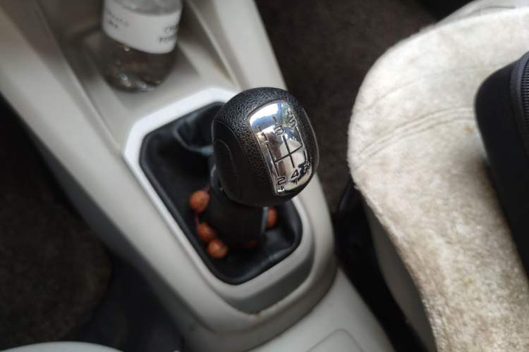 Used Citroen Elysee 2014 1.6L Manual Comfort Model Gear Lever