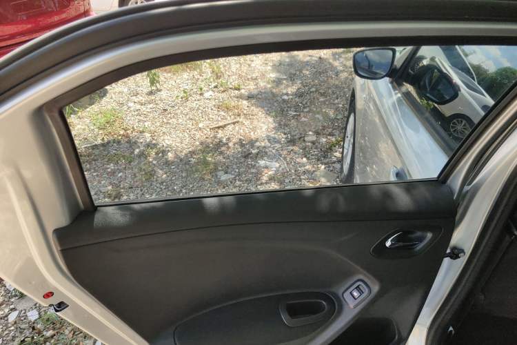 Used Citroen Elysee 2014 1.6L Manual Comfort Model Interior 8
