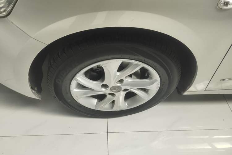 Used Citroen Elysee 2014 1.6L Manual Comfort Model Left Front Wheel Hub
