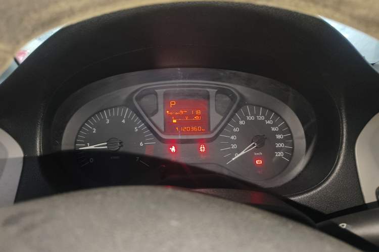 Used Citroen Elysee 2014 1.6L Automatic Fashion Model Odometer Close Up