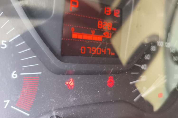 Used Citroen Elysee 2014 1.6L Automatic Fashion Model Odometer Close Up