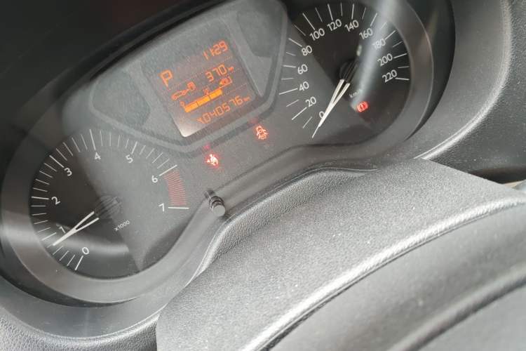 Used Citroen Elysee 2014 1.6L Automatic Fashion Model Odometer Close Up