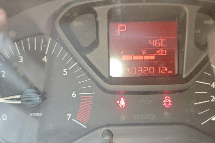 Used Citroen Elysee 2014 1.6L Automatic Fashion Model Odometer Close Up