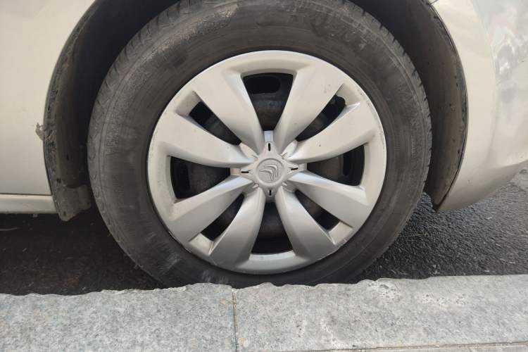 Used Citroen Elysee 2014 1.6L Manual Fashion Edition Right Front Wheel Hub
