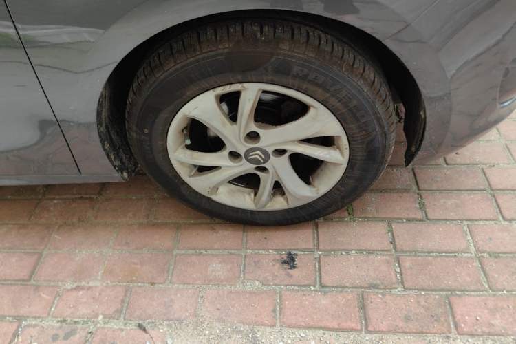 Used Citroen Elysee 2014 1.6L Automatic Fashion Model Right Front Wheel Hub