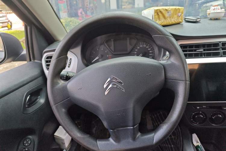 Used Citroen Elysee 2014 1.6L Manual Fashion Model CNG Steering Wheel