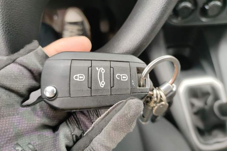 Used Citroen Elysee 2014 1.6L Manual Fashion Model CNG Vehicle Key