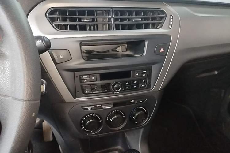 Used Citroen Elysee 2014 1.6L Automatic Fashion Model Audio And AC Panel