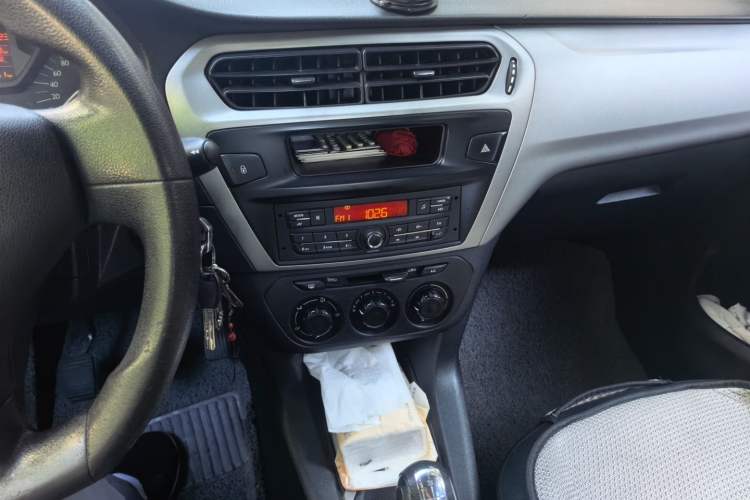 Used Citroen Elysee 2014 1.6L Manual Fashion Model CNG Audio And AC Panel