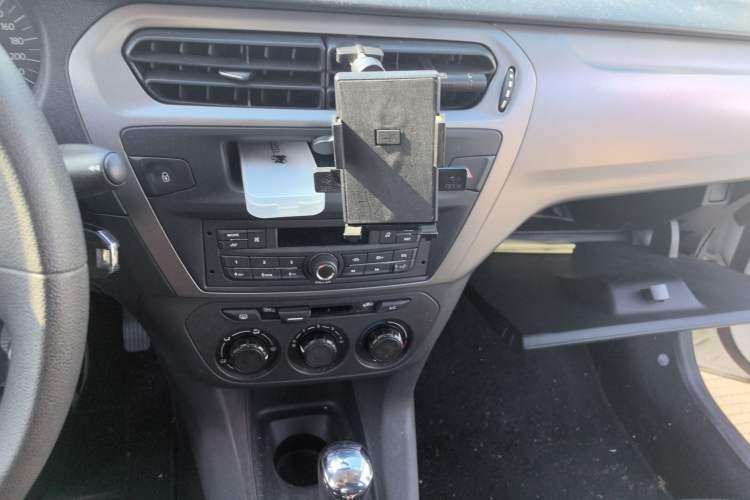 Used Citroen Elysee 2014 1.6L Automatic Fashion Model Audio And AC Panel