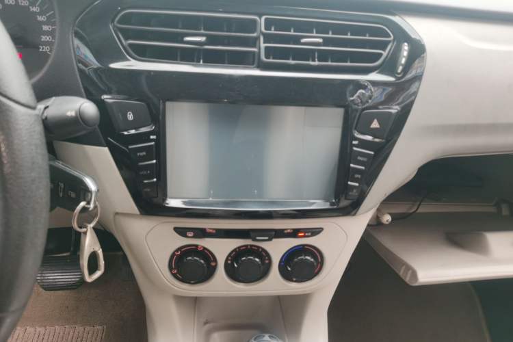 Used Citroen Elysee 2014 1.6L Automatic Fashion Model Audio And AC Panel