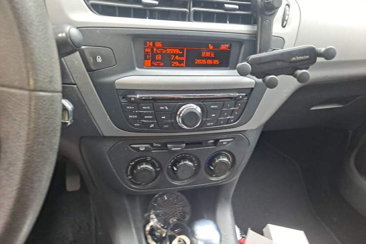 Used Citroen Elysee 2014 1.6L Automatic Comfort Model Audio And AC Panel