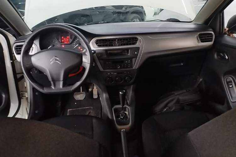 Used Citroen Elysee 2014 1.6L Automatic Fashion Model Center Console